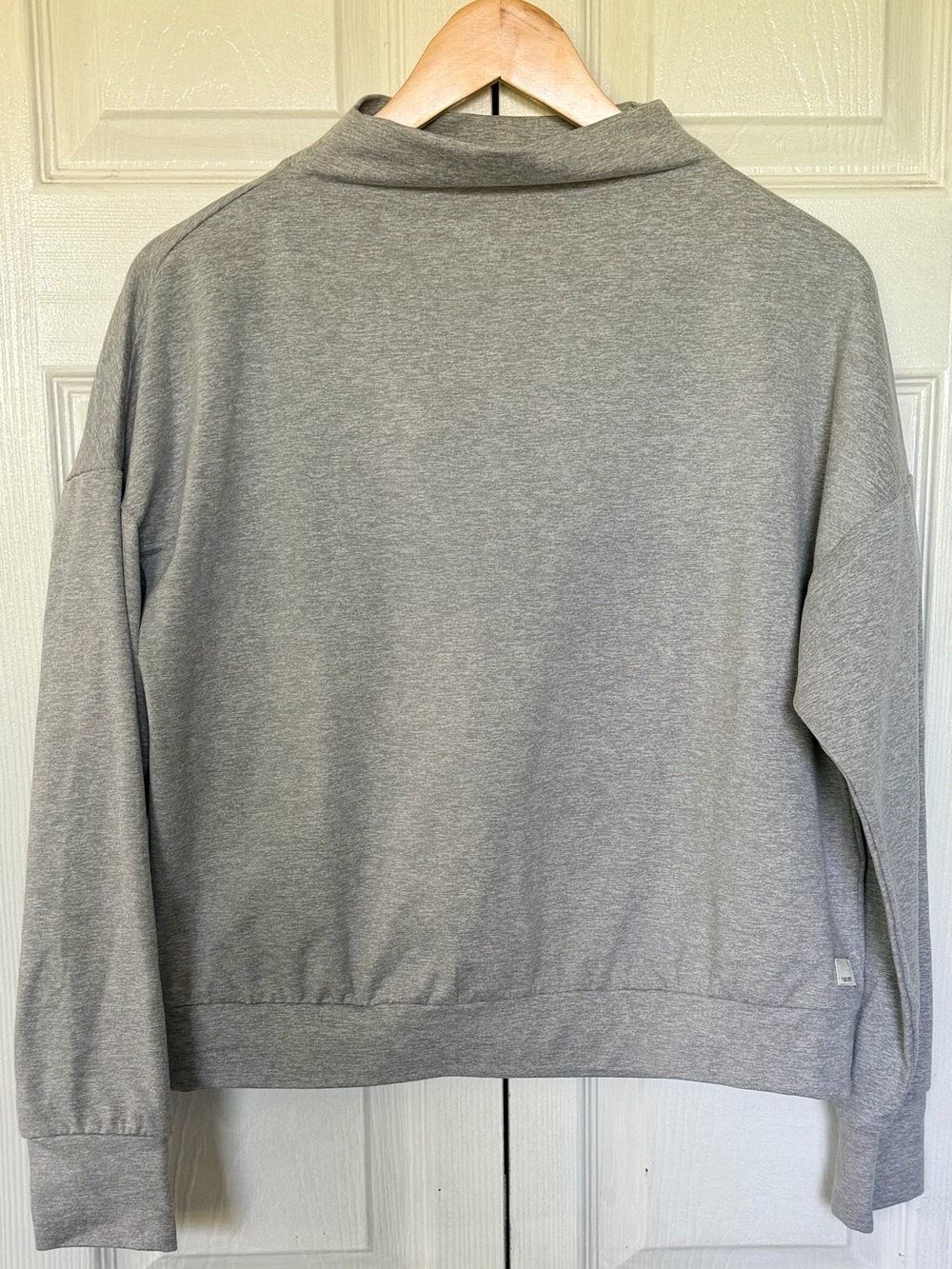 Vuori Gray Mock Neck Long Sleeve Sweatshirt Relaxed Fit XS